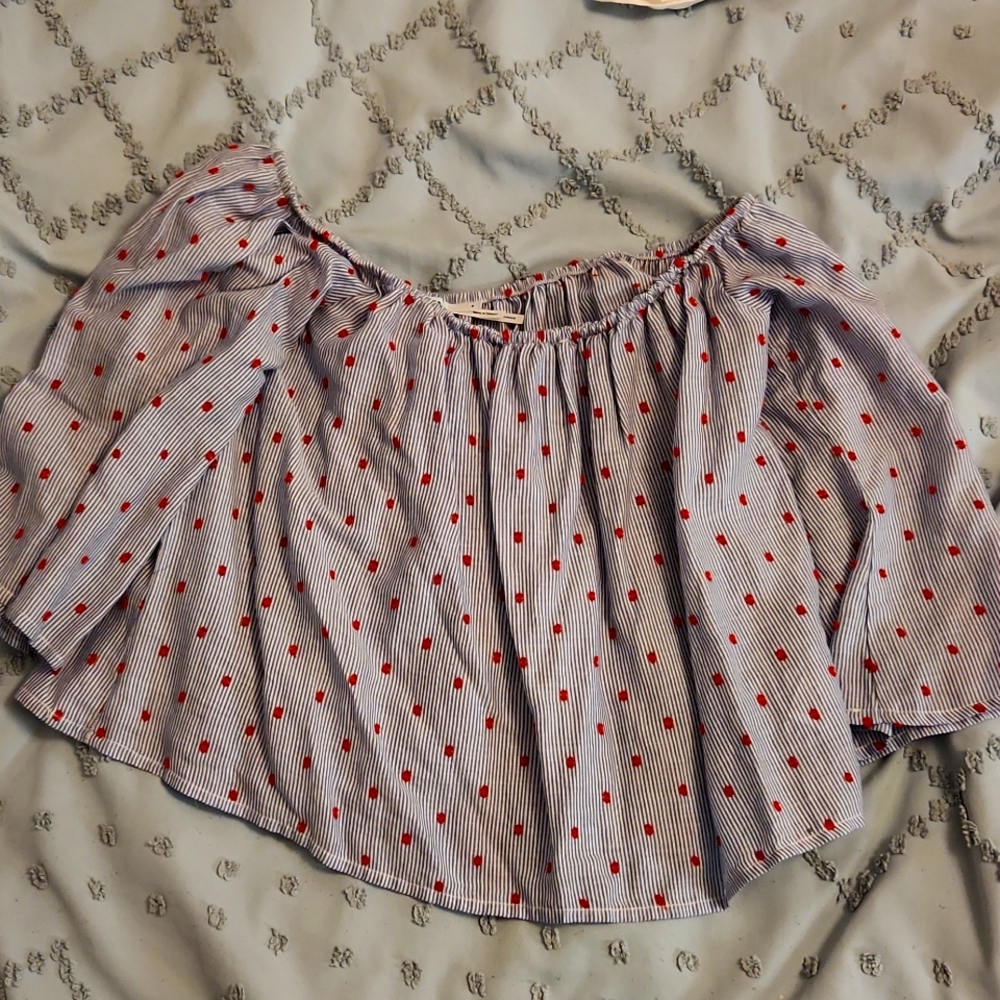 Kimchi Blue Off-shoulder crop top